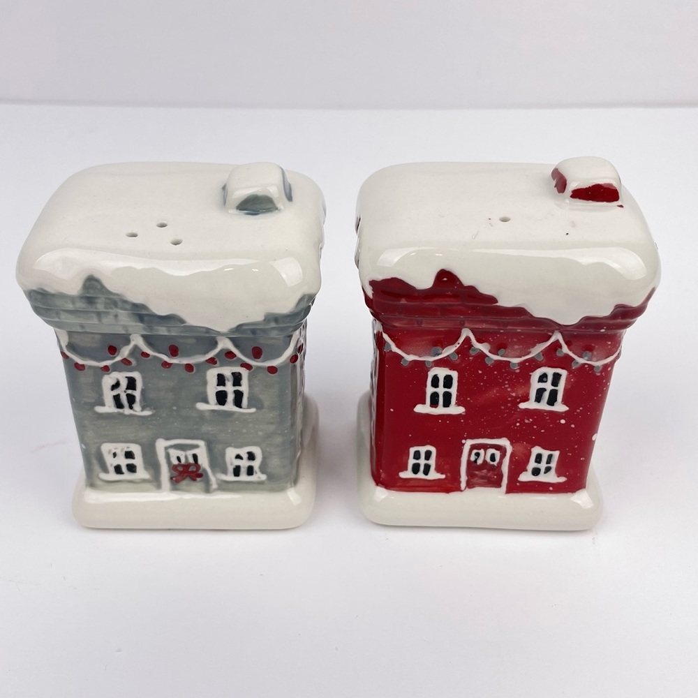 ❌SOLD❌🎅🏻 Salt and Pepper Shaker - CHRISTMAS EDITION 🎄